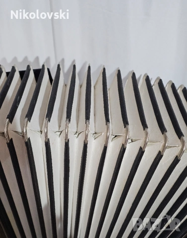 Акордеон Weltmeister S4 НОВ, снимка 8 - Акордеони - 53673686