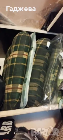 възглавници, часовник, украса