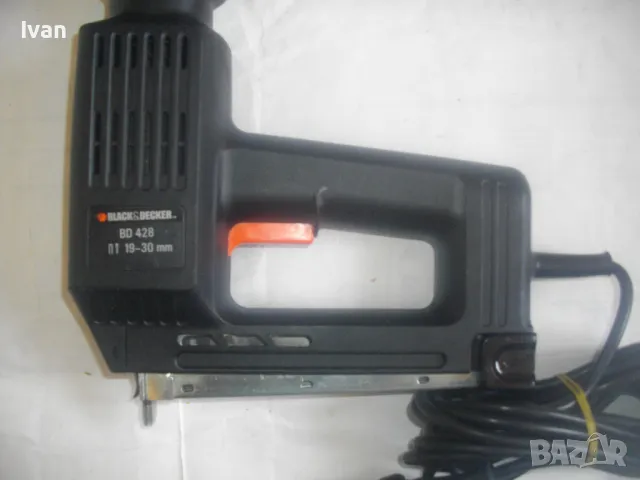 НОВ ОРИГИНАЛЕН НЕМСКИ BLACK DECKER ГОЛЯМ ЕЛЕКТРИЧЕСКИ ТАКЕР КОМБИНИРАН СКОБИ ПИРОНИ 19-30мм , снимка 6 - Други инструменти - 49509769