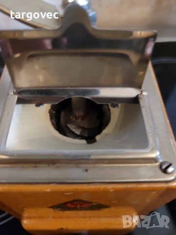 Старинна мелничка за кафе, снимка 3 - Антикварни и старинни предмети - 41719748