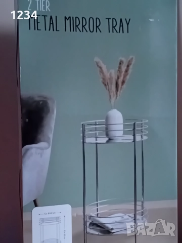 Чисто нова масичка с огледални плотове