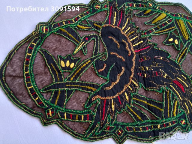 Стара покривка ръчна бродерия златна сьрма , снимка 8 - Антикварни и старинни предмети - 41039640