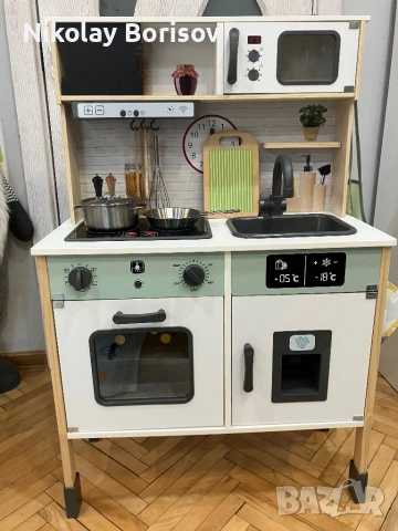 Продавам дървена детска кухня
