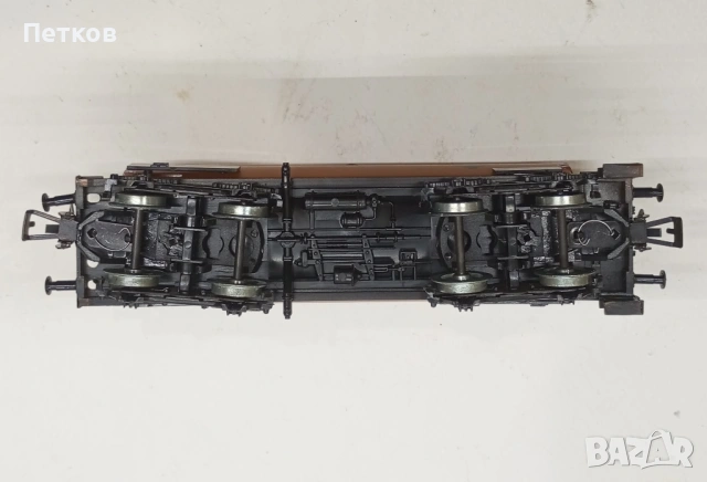 Товарен вагон четириосен Piko мащаб H0, снимка 3 - Колекции - 53564136