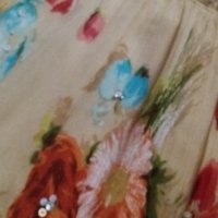ИЗКЛЮЧИТЕЛНО КРАСИВА рокля бежова на цветя - шифон с подплата , снимка 3 - Рокли - 42013656