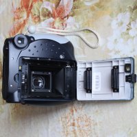 Polaroid 300 Instant Film Camera, снимка 6 - Фотоапарати - 39801110