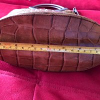 Чанта от естествена кожа, крокодилски принт, снимка 11 - Чанти - 41620318