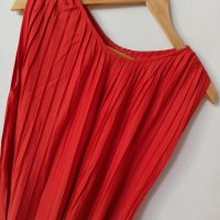 Плесирана червена рокля, снимка 1 - Рокли - 34062787