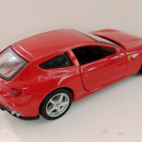 Ferrari FF Bburago - Мащаб 1:32, снимка 5 - Колекции - 42537402