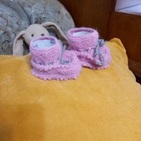 Ръчно плетени бебешки терлички, снимка 8 - Бебешки чорапи - 44444686