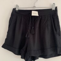 Черни къси панталонки черен панталон , снимка 1 - Къси панталони и бермуди - 40045438