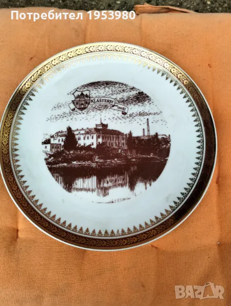 Порцеланова чиния за стена, снимка 1