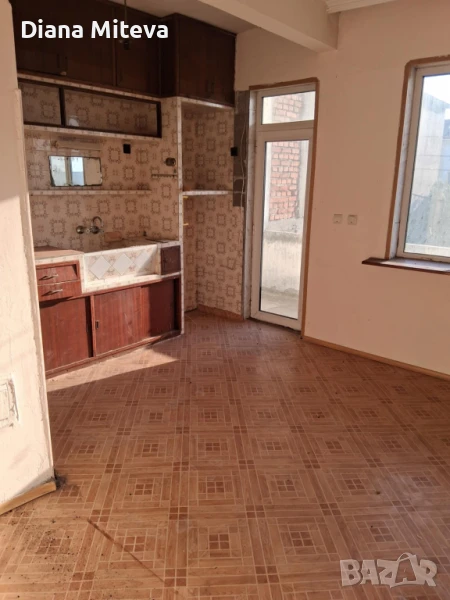 Етаж от къща с гараж, снимка 1