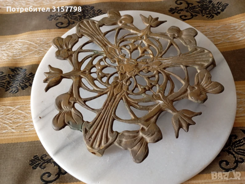 Стара бронзова поставка, снимка 1