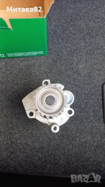 Водна помпа за Фолксваген пасат В6, снимка 1