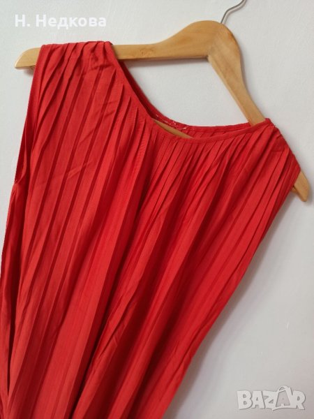 Плесирана червена рокля, снимка 1