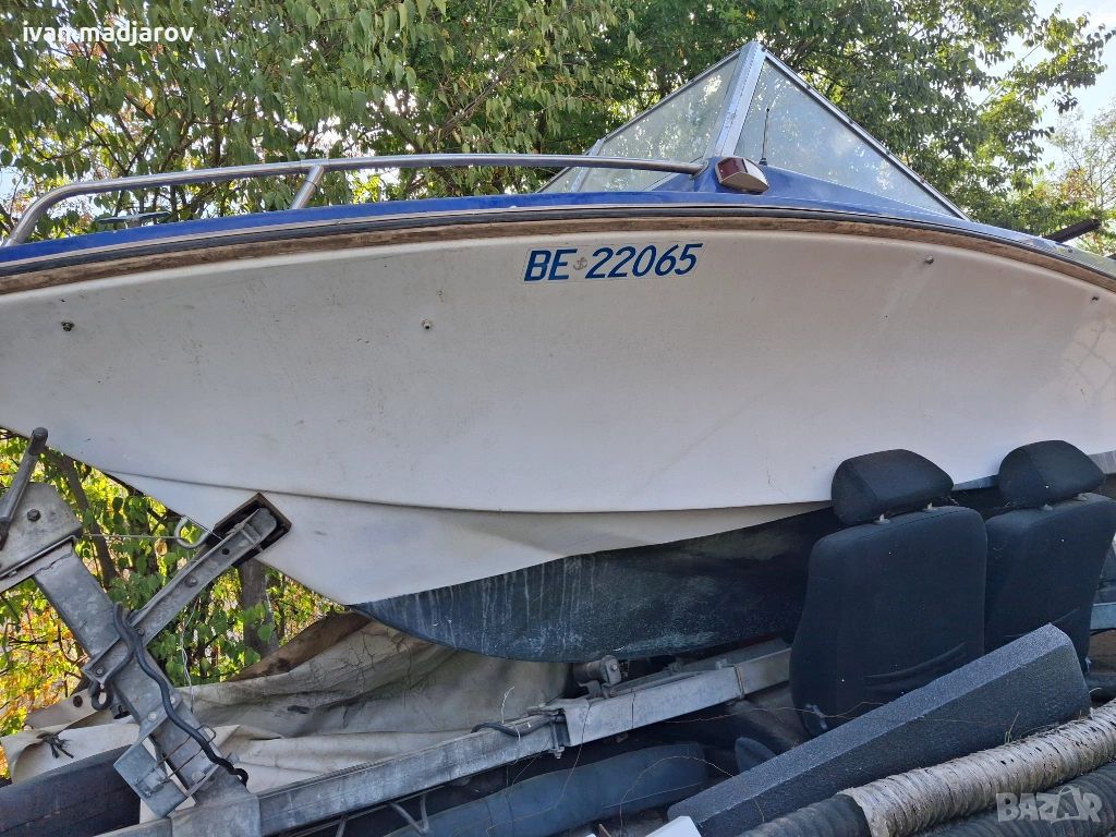 Лодка с колесар, снимка 1
