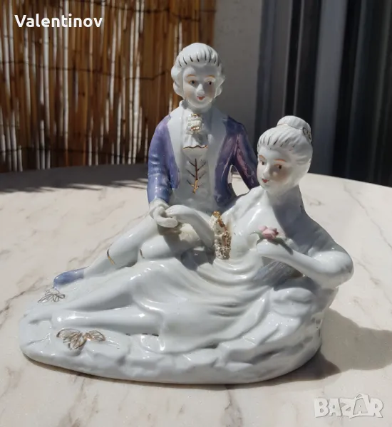 Старинна порцеланова статуетка , снимка 1
