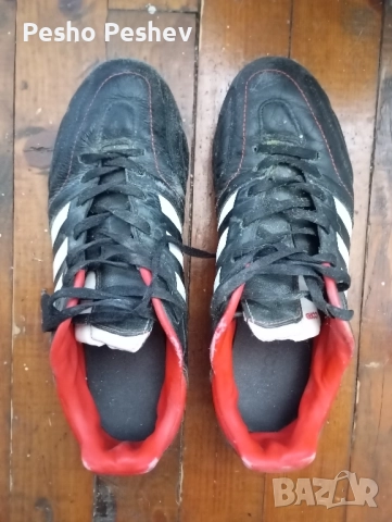 Футболни обувки (бутонки)