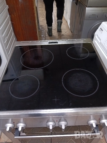 Иноксова свободно стояща печка с керамичен плот Бош Bosch с две години гаранция!, снимка 5 - Печки, фурни - 53001849