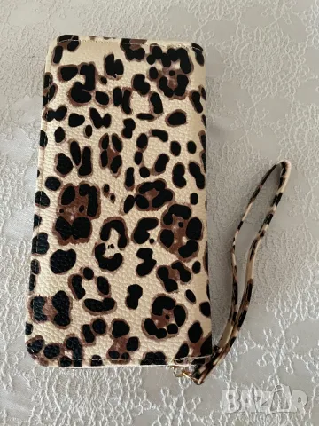 Ново дамско портмоне, с леопардов акцент