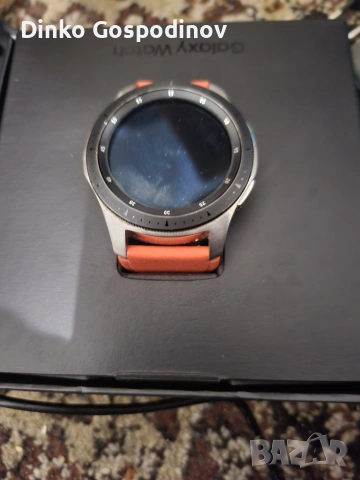 Продавам Samsung galaxy watch SM-R800 46мм Неразлечим от нов. Часовник