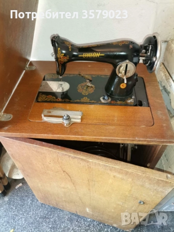 Два броя шевни машини Юнион,едната е шкаф