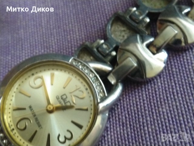 QQ water resist марков дамски часовник кварцов с метална каишка отличен