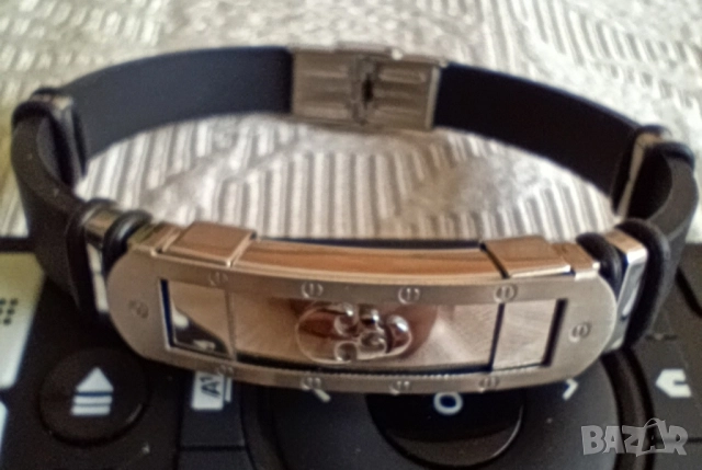 Нова гривна "Череп" от неръждаема стомана и силикон 10 лв., снимка 2 - Гривни - 51779890