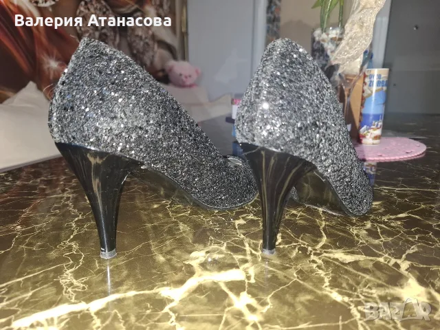 Продавам официални обувки на ток,номер 39.