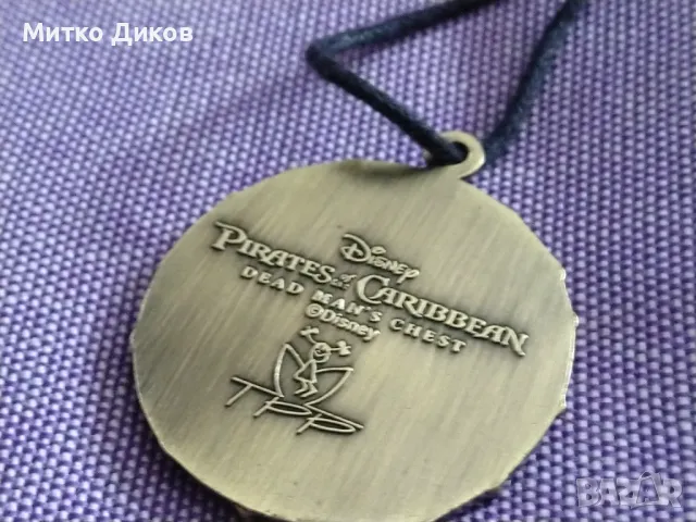 Pirates of the Caribbean Dead Man's Chest Disney Necklace Караибски пирати медальон фи 3см, снимка 6 - Колиета, медальони, синджири - 48694550