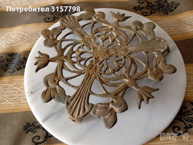 Стара бронзова поставка