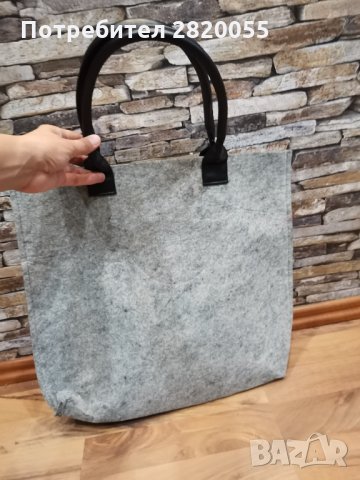 Чанта тип торба от филц , снимка 1 - Чанти - 34772609