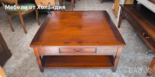 Квадратна холна маса от масив
