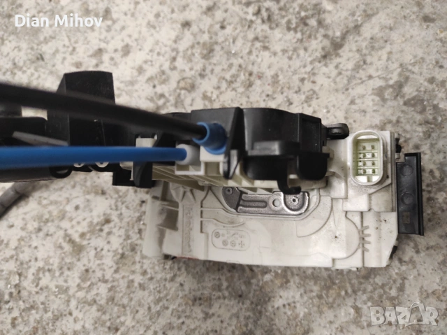 Брава Мерцедес W204 задна лява врата , снимка 2 - Части - 53366248