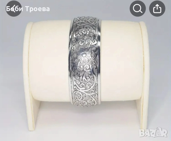 Модерна отворена гривна от цинкова сплав с малък мотив на маргаритка, снимка 2 - Гривни - 52868816