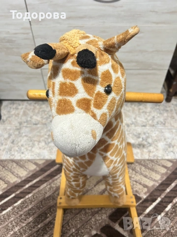Люлеещо жирафче / конче