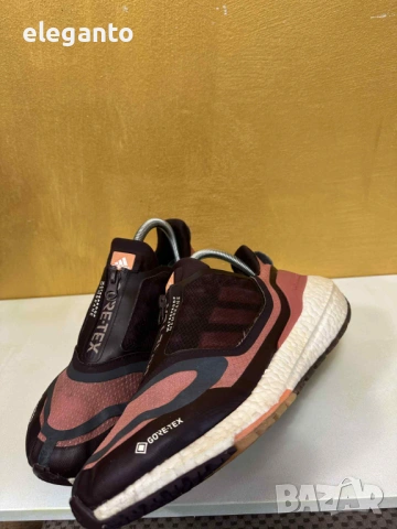 Оригинални маратонки ADIDAS Ultraboost 22 Gore-Tex Shoes Burgundy , 42 размер , снимка 2 - Маратонки - 53399960