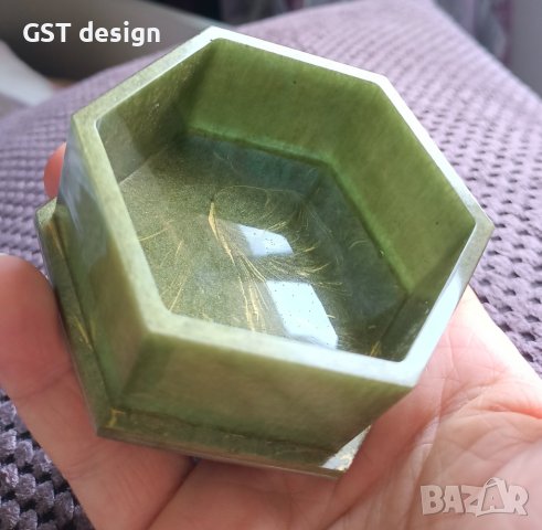 Кутия Кутийка За Бижута Епоксидна Смола Нефрит И Злато Пигмент Ръчна Изработка, снимка 5 - Други - 41420664