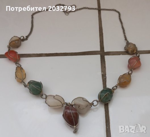 Комплект колие и обици от полускъпоценни камъни