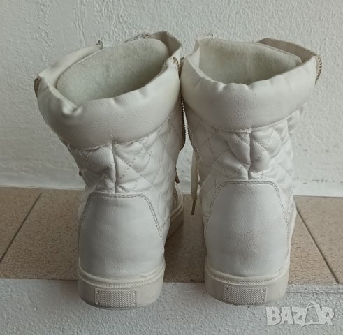 Бели кожени обувки ,високи с ципове за ефект и връзки ., снимка 3 - Дамски ежедневни обувки - 41898813