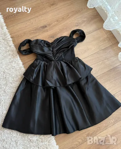 Черна къса рокля 