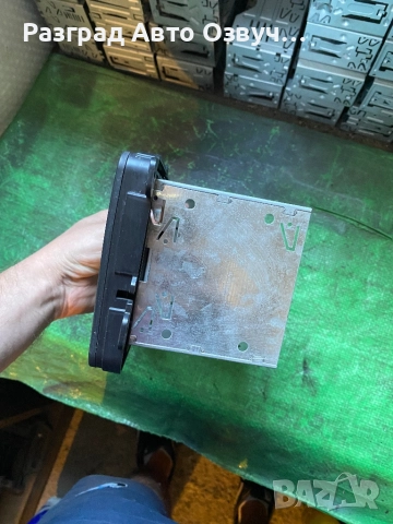 Преходна рамка с монтажто желязо за VW Golf 5, Sharan, Touran и други. От оригинално радио към 2DIN, снимка 4 - Аксесоари и консумативи - 51872976