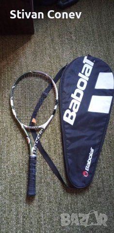 Продавам ракета за тенис на корт Babolat с комплект калъф.