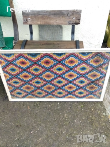 Продавам старо ръчно везано пано за стена