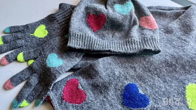 Комплект зимни шал, шапка и ръкавички Benetton, снимка 2 - Шапки, шалове и ръкавици - 55728255