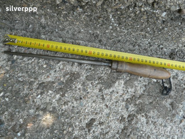 Стар объл масат