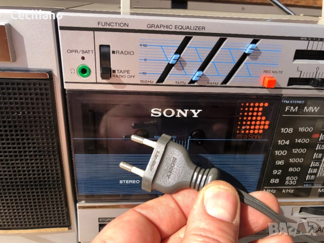 Радиокасетофон SONY CFS 3000S-(Japan) Работещ-като Нов, снимка 5 - Радиокасетофони, транзистори - 53719652