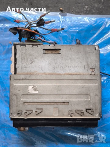 Автомобилно радио CD JVC, снимка 2 - Части - 51285899