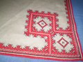 Ръчно бродирана ленена покривка за маса Българска бродерия, снимка 2